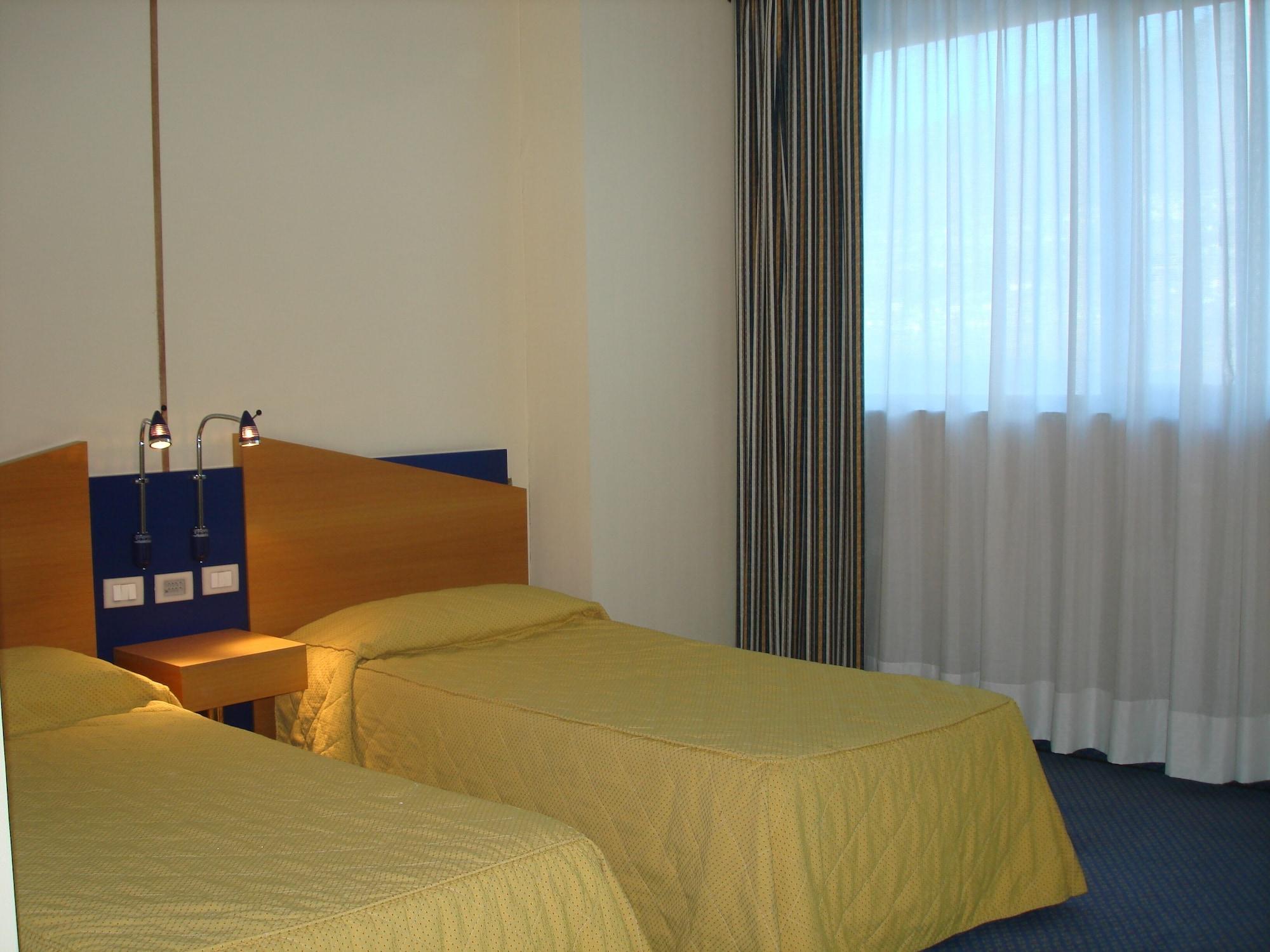 Hotel Express Aosta East Pollein Eksteriør bilde