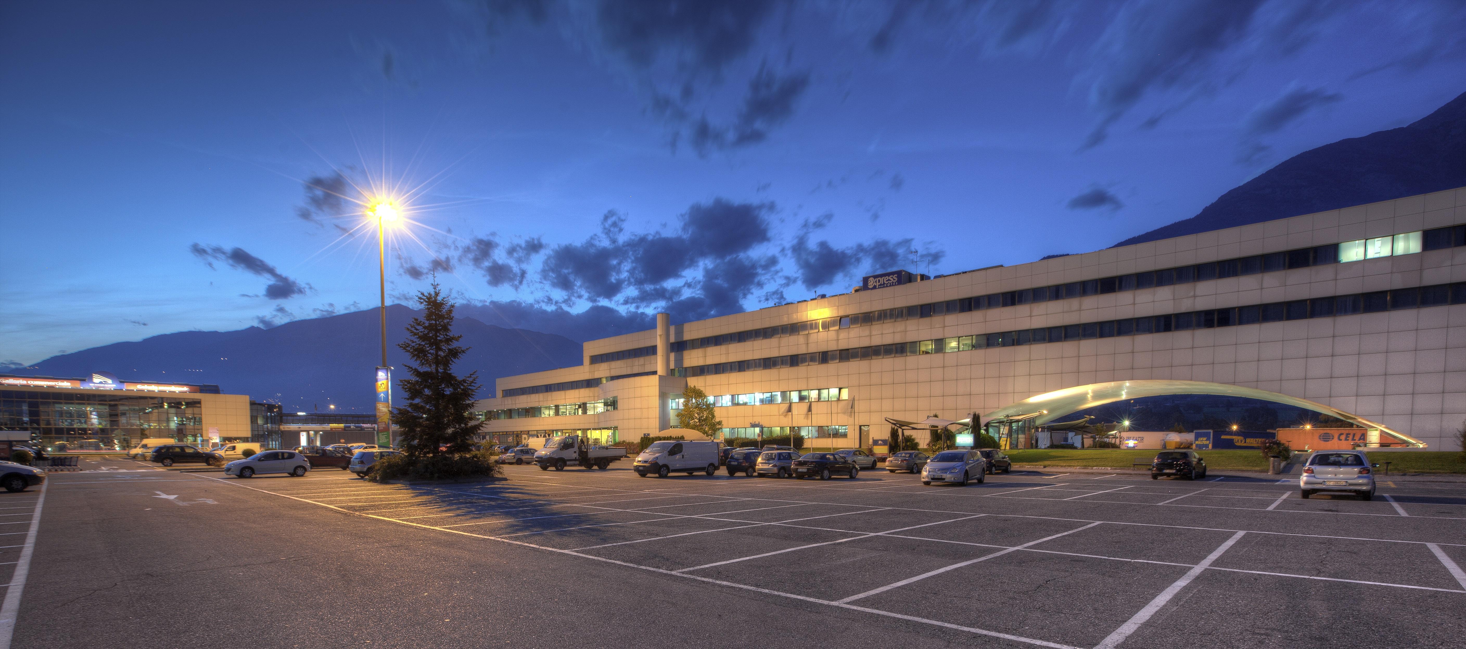 Hotel Express Aosta East Pollein Eksteriør bilde