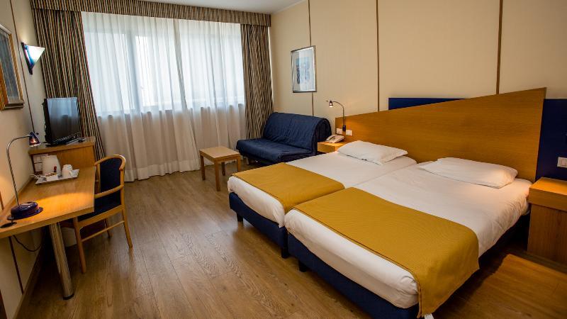 Hotel Express Aosta East Pollein Eksteriør bilde