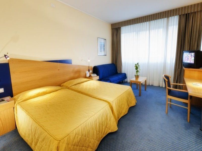 Hotel Express Aosta East Pollein Eksteriør bilde