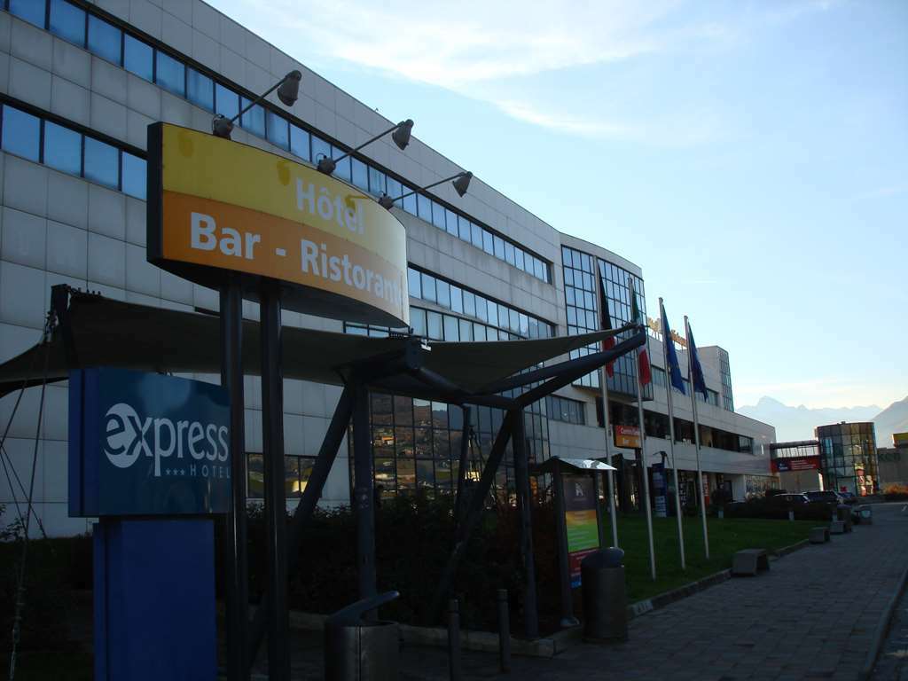 Hotel Express Aosta East Pollein Eksteriør bilde